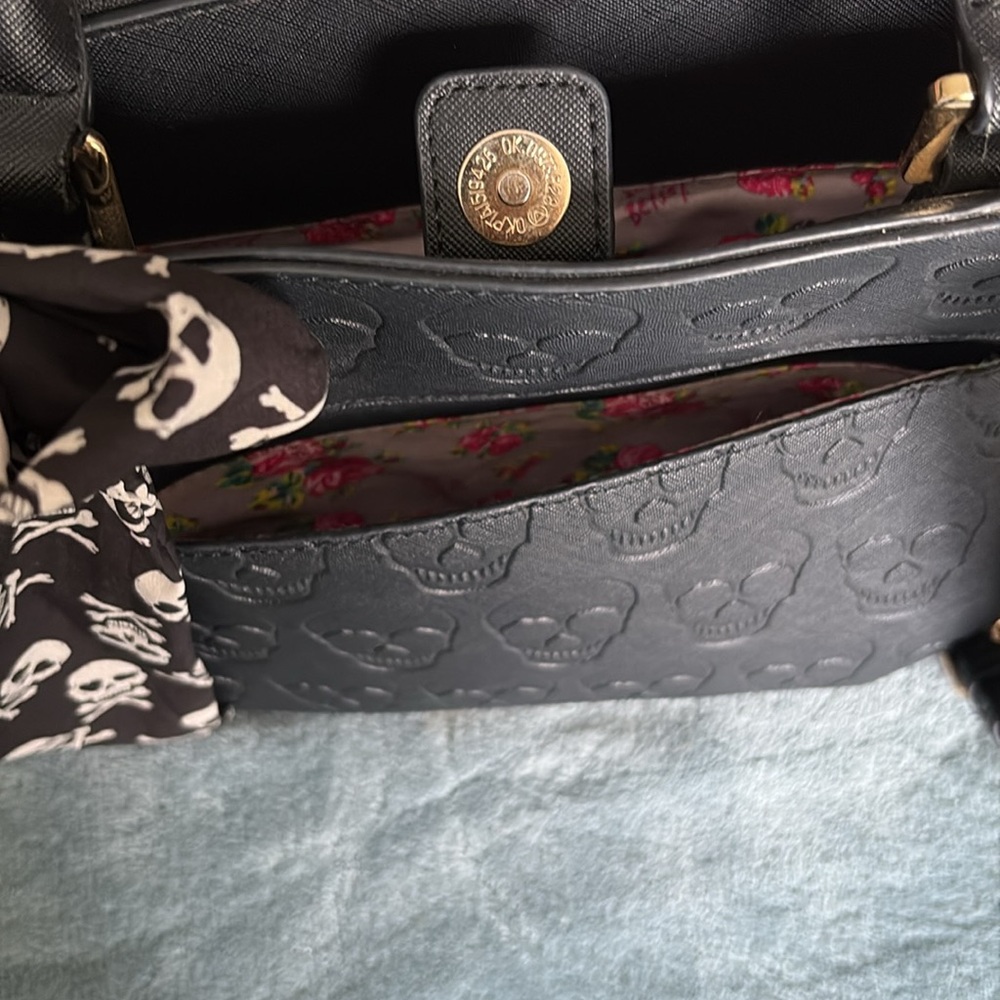 Betsey Johnson Black Skull Embossed Handbag/Work/Tote Bag - Picture 5 of 9